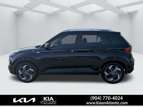 Used 2023 Hyundai Venue SEL FWD image 6