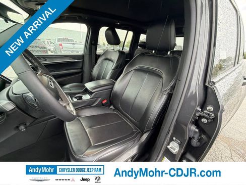 Used 2024 Jeep Grand Cherokee Limited w/ Luxury Tech Group II AWD/4WD image 10