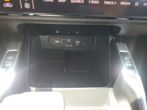 Certified 2025 Kia Sorento S AWD/4WD image 27