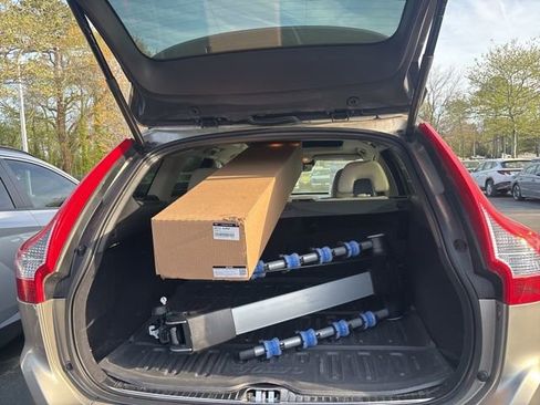 Used 2016 Volvo XC60 T6 Platinum w/ Climate Package image 8