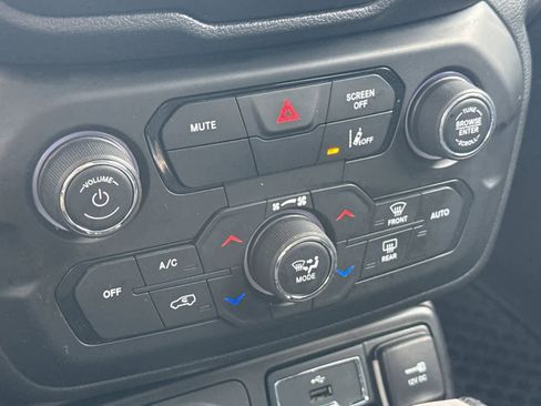 Used 2022 Jeep Renegade Latitude w/ Convenience Group image 22