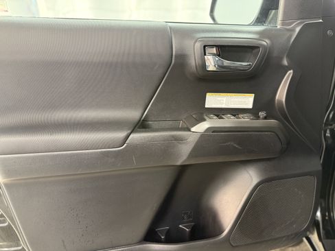 Used 2020 Toyota Tacoma TRD Off-Road image 11