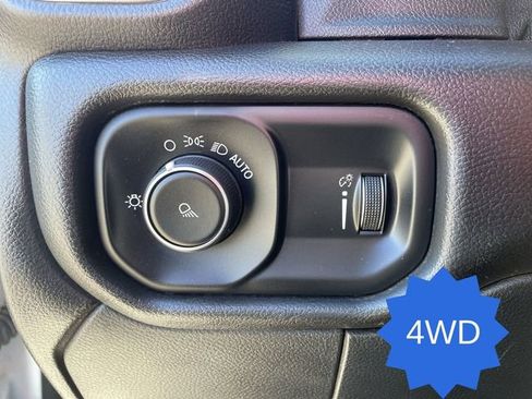 Used 2022 RAM 3500 Big Horn image 34