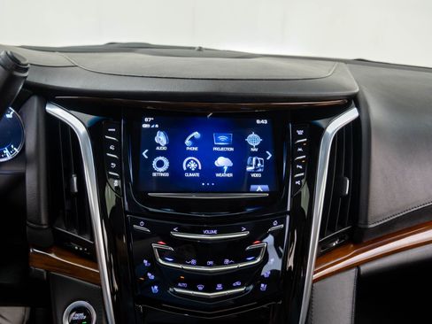 Used 2019 Cadillac Escalade Luxury image 26