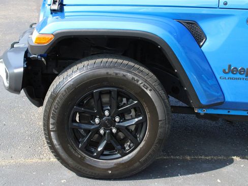 Used 2021 Jeep Gladiator Sport AWD/4WD image 11