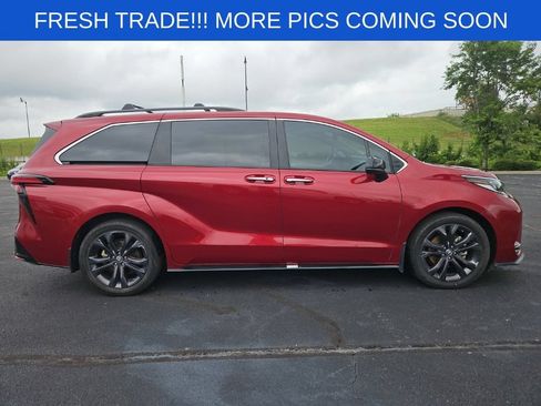 Used 2024 Toyota Sienna XSE w/ XSE Plus Package FWD image 7