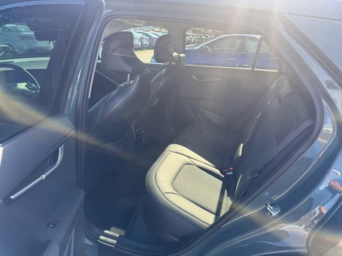 Used 2023 Kia Niro EX image 9