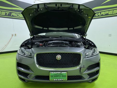 Used 2017 Jaguar F-PACE Premium image 4