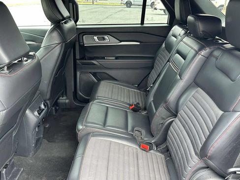 Used 2025 Ford Explorer ST-Line w/ ST-Line Street Pack AWD/4WD image 12