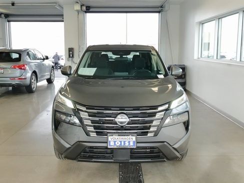 Used 2025 Nissan Rogue SV image 2