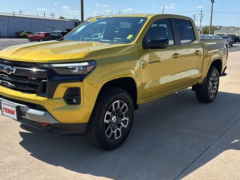 Used 2023 Chevrolet Colorado Z71 w/ Z71 Convenience Package 2 image 5