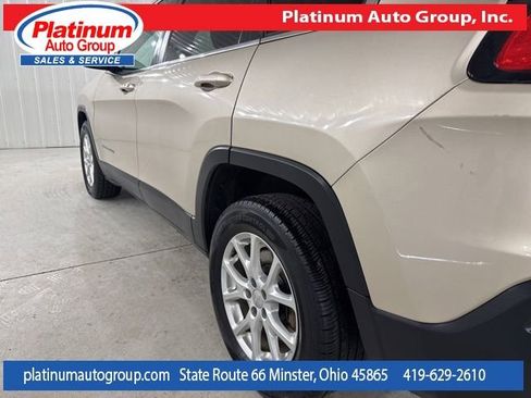 Used 2015 Jeep Cherokee Latitude w/ Comfort/Convenience Group AWD/4WD image 41