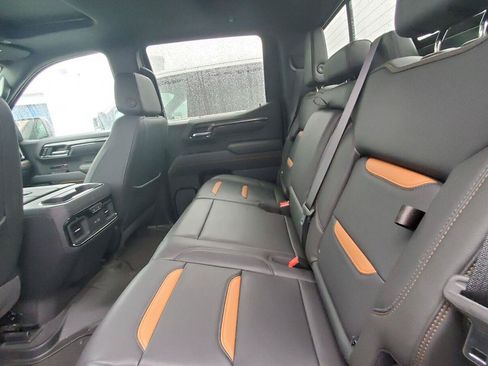 Used 2022 GMC Sierra 1500 AT4 w/ AT4 Premium Package AWD/4WD image 5