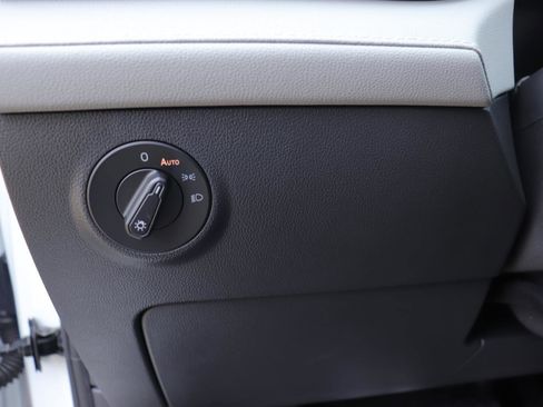 Used 2023 Volkswagen Taos SEL image 28