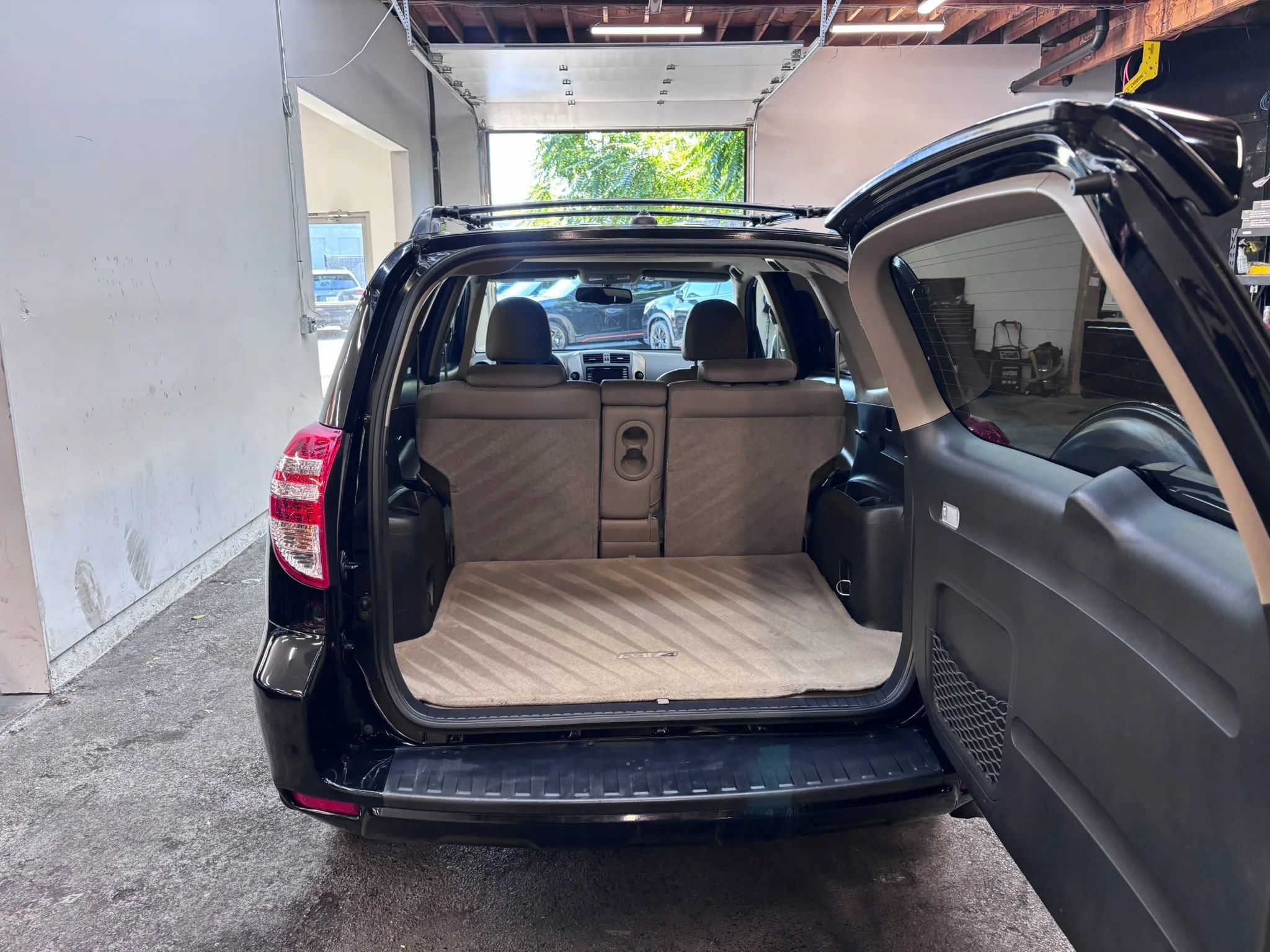 Used 2011 Toyota RAV4 Limited AWD/4WD image 20
