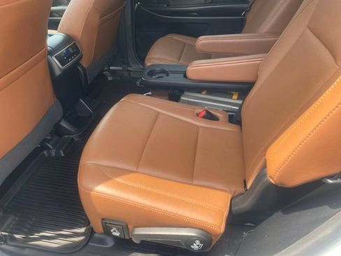 Used 2018 Toyota Highlander Limited w/ Protection Package #3 AWD/4WD image 10