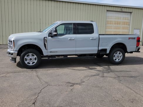 New 2026 Ford F250 XLT w/ XLT Premium Package AWD/4WD image 6
