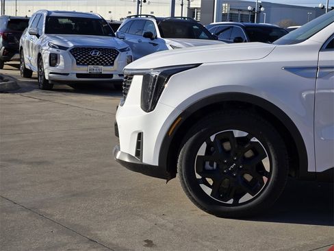 New 2026 Kia Sorento S image 5