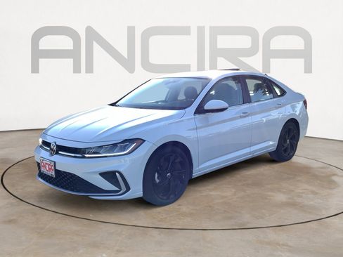 New 2025 Volkswagen Jetta SE image 4