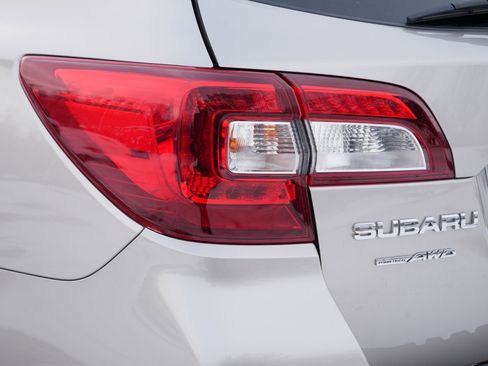 Used 2019 Subaru Outback 2.5i Premium image 17