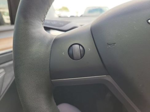 Used 2024 Tesla Model Y 2WD image 22