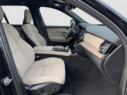 Used 2025 Volvo XC90 B6 Plus image 21