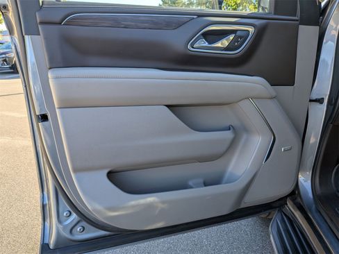 Used 2021 Chevrolet Tahoe LT w/ LT Signature Package image 12