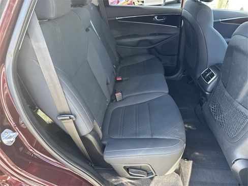 Used 2019 Kia Sorento LX w/ LX Convenience Package image 15