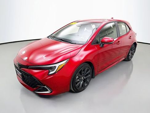 Used 2025 Toyota Corolla XSE image 3