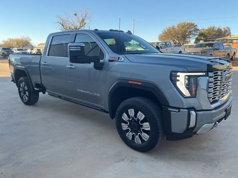 Used 2025 GMC Sierra 2500 Denali image 3