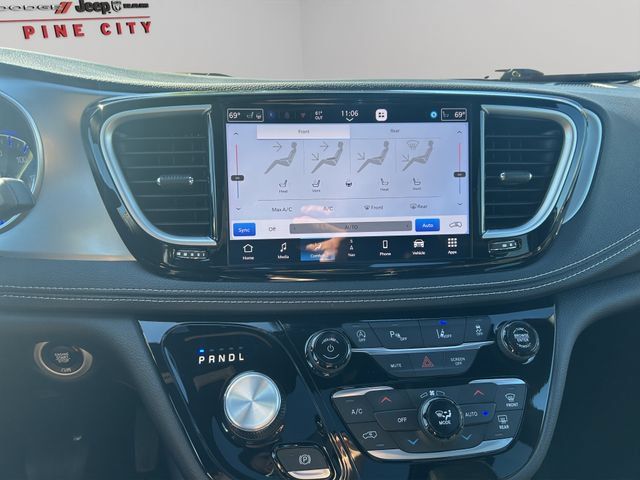 Used 2026 Chrysler Pacifica Limited FWD image 21