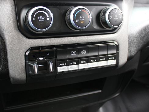 Used 2024 RAM 2500 Tradesman w/ Chrome Appearance Group image 28