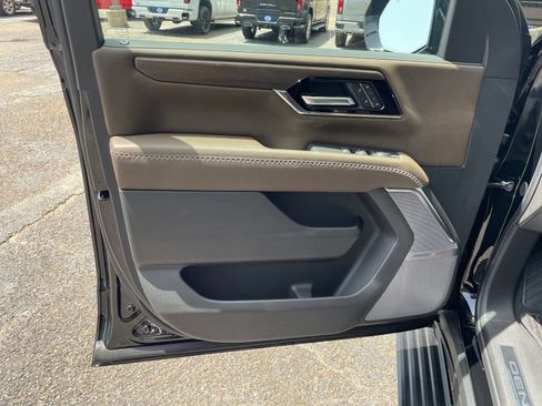 New 2026 GMC Yukon Denali Ultimate AWD/4WD image 17