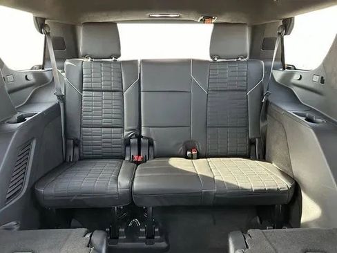 Used 2024 Cadillac Escalade Premium Luxury Platinum image 17