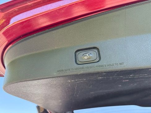 Used 2018 Ford Explorer XLT w/ Equipment Group 202A AWD/4WD image 23