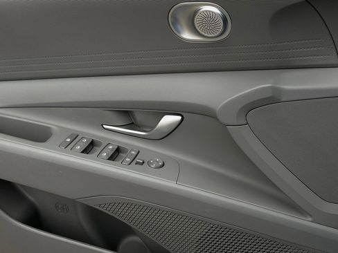 Certified 2025 Hyundai Elantra SE w/ Cargo Package image 23