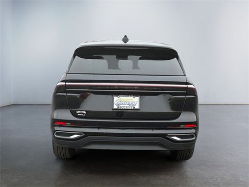 Used 2024 Lincoln Nautilus Premier w/ Equipment Group 102A image 4