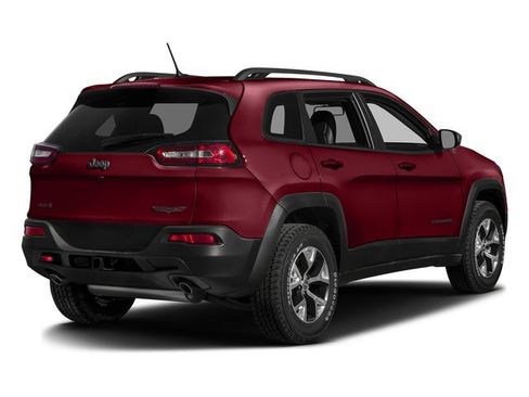 Used 2016 Jeep Cherokee Trailhawk w/ Trailer Tow Group AWD/4WD image 2