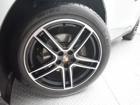 Used 2020 Porsche Macan AWD/4WD image 32