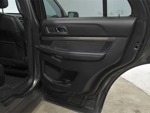 Used 2019 Ford Explorer XLT image 16