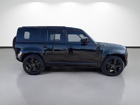 Certified 2025 Land Rover Defender 110 X-Dynamic SE AWD/4WD image 6