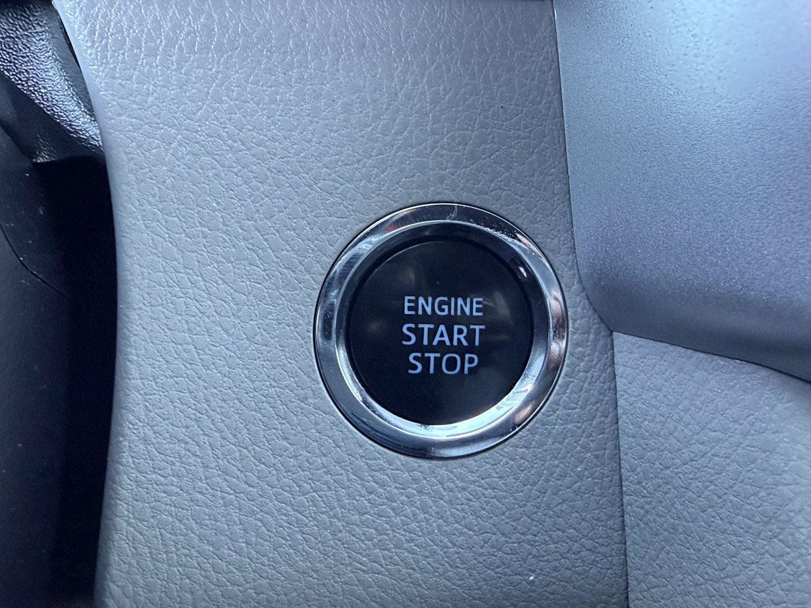 Used 2018 Toyota Highlander XLE AWD/4WD image 30