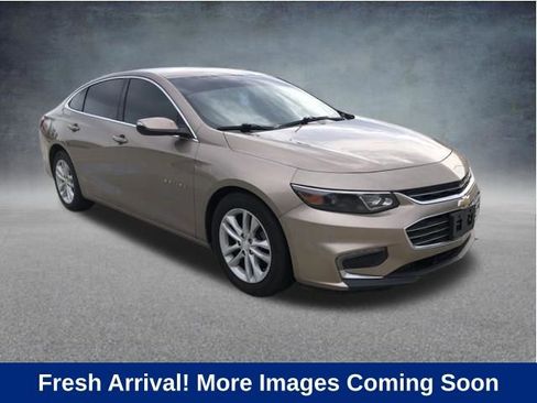 Used 2018 Chevrolet Malibu LT w/ Leather Package FWD image 1