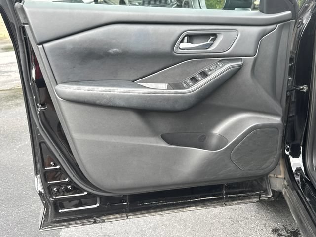 Used 2025 Nissan Rogue SV FWD image 13