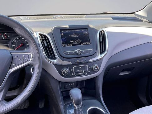 Used 2022 Chevrolet Equinox LS FWD image 6