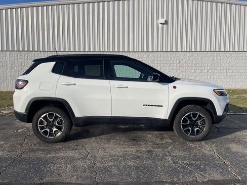 Used 2024 Jeep Compass Trailhawk w/ Trailhawk Elite Group image 16
