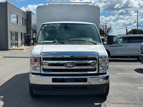 New 2027 Ford E-350 and Econoline 350 Super Duty w/ Interior Upgrade Package RWD image 31