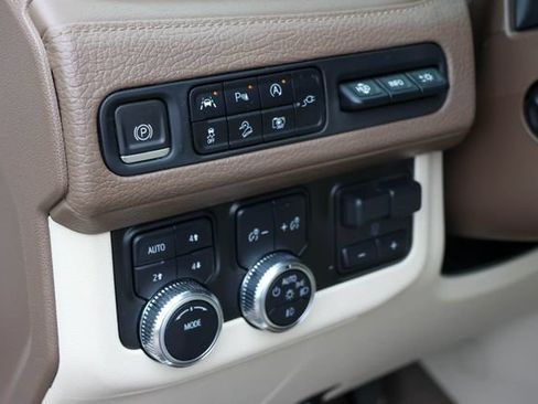 Used 2022 GMC Yukon Denali w/ Denali Premium Package AWD/4WD image 14