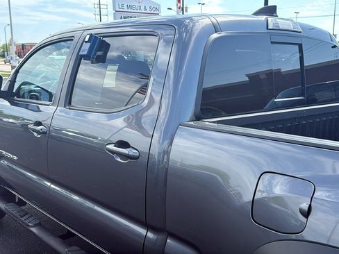 Used 2022 Toyota Tacoma TRD Off-Road w/ Technology Package AWD/4WD image 23