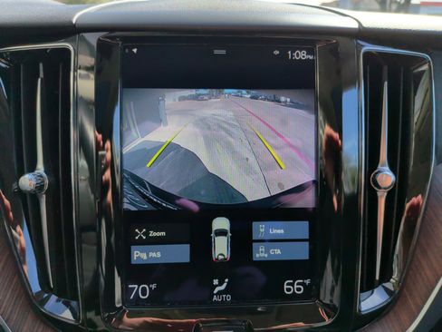 Used 2021 Volvo XC60 T5 Momentum image 24